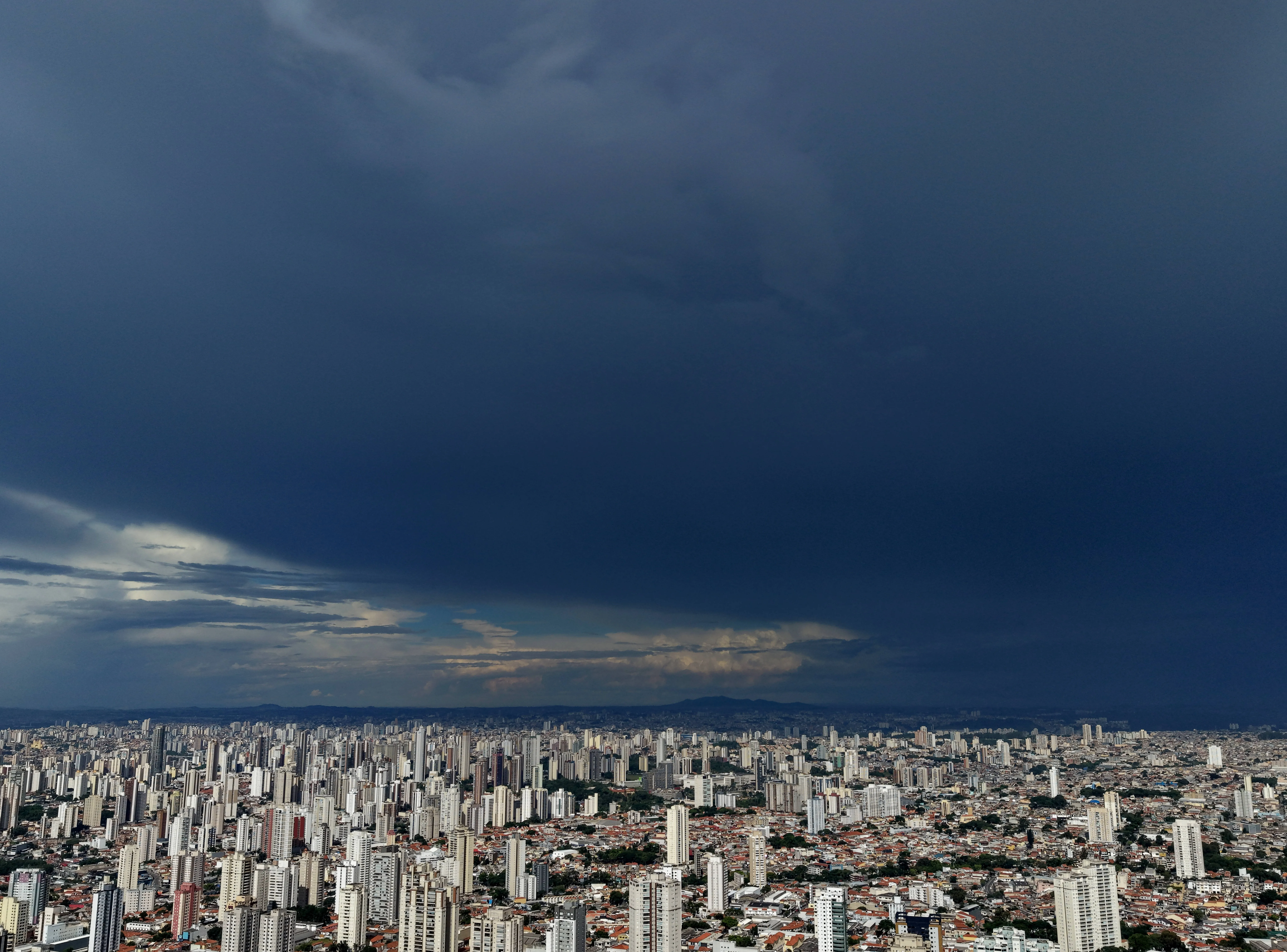 Frente fria espalha chuva por SP e MS; temporais voltam ao RS no fim de semana