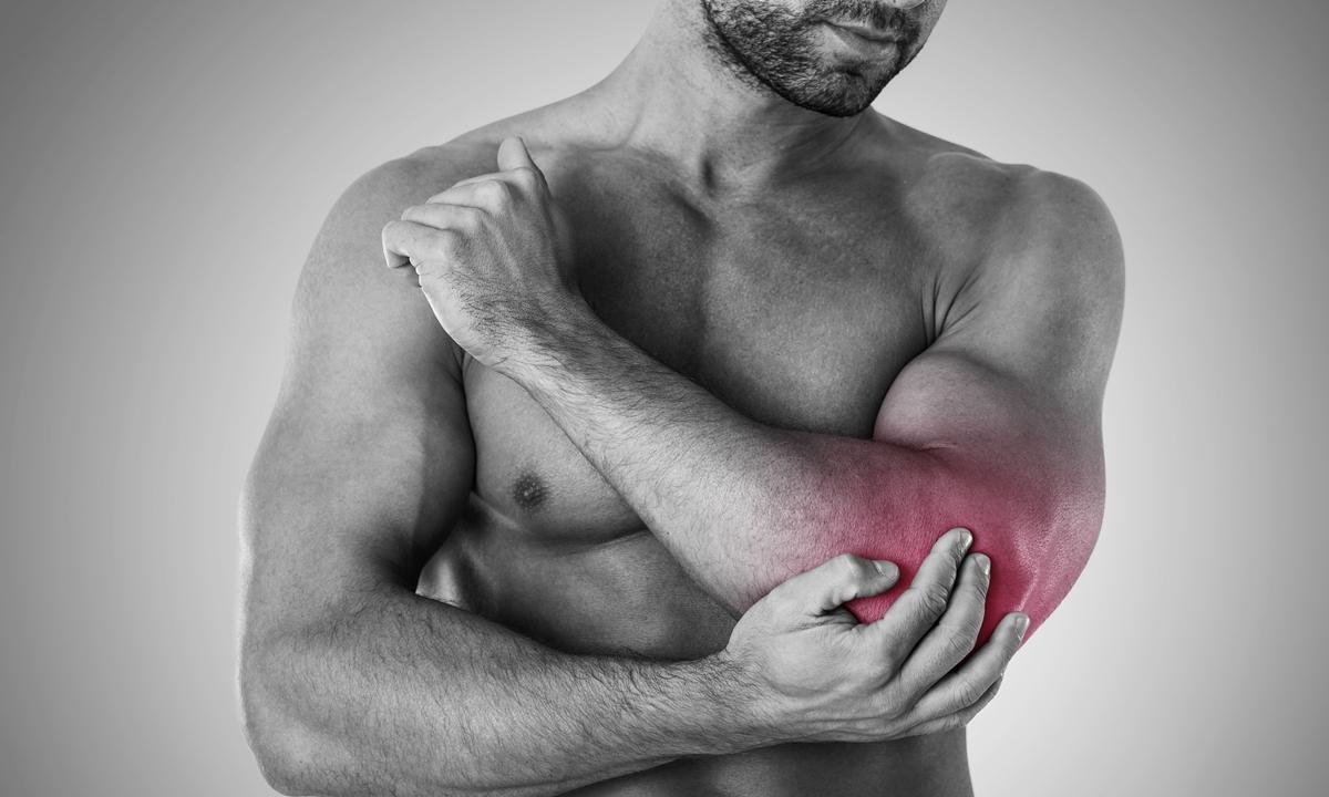 Neurologista explica por que você sente um choque ao bater o cotovelo