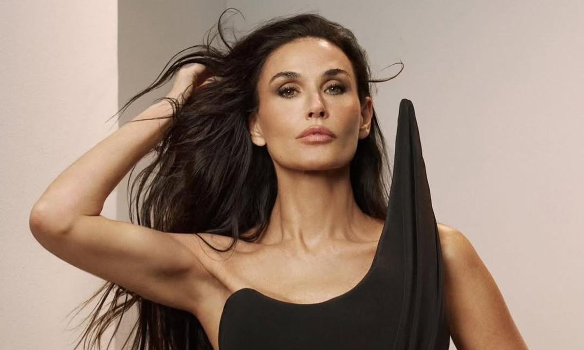 Demi Moore surge irreconhecível após transformação radical no cabelo
