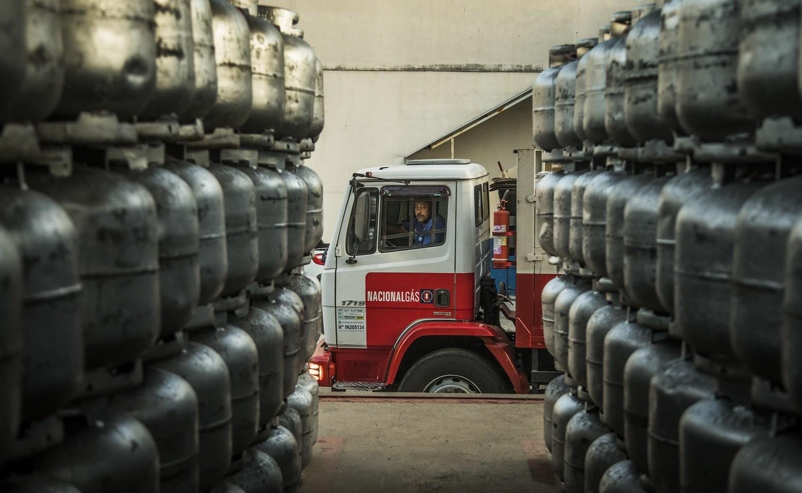 Senado aprova medida provisória que muda vale-gás; texto vai para sanção de Lula