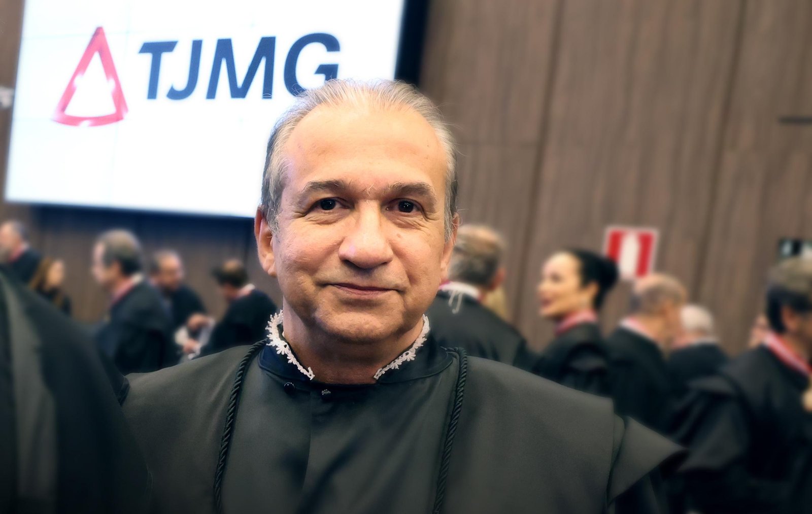 PF apreende documentos e computadores em sala de desembargador de MG