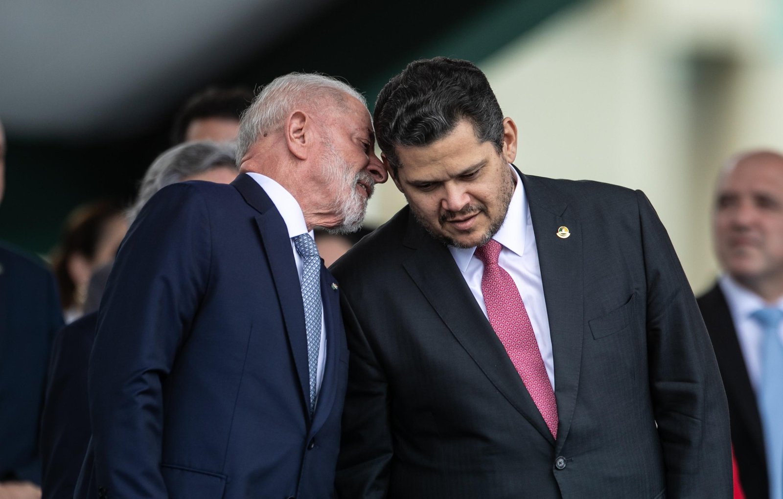 Alcolumbre vai definir destino de caso Lulinha em meio a novo momento de tensão com o Planalto