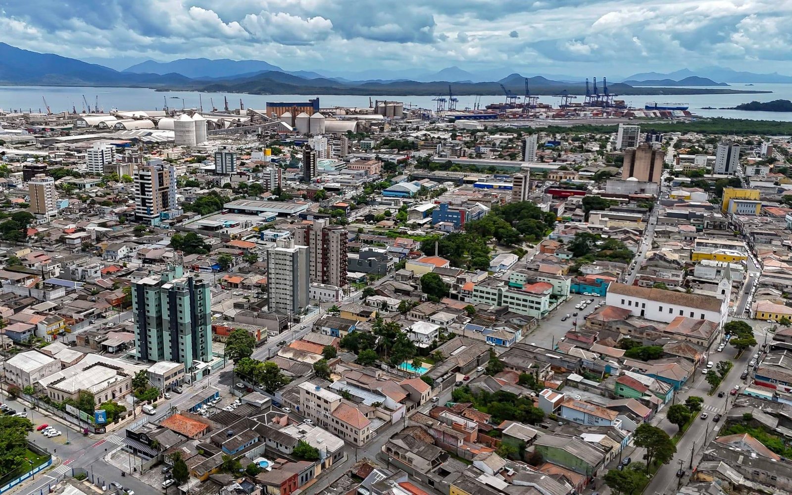 Queda do IPVA faz adimplência crescer 17,8% no Paraná em 2026