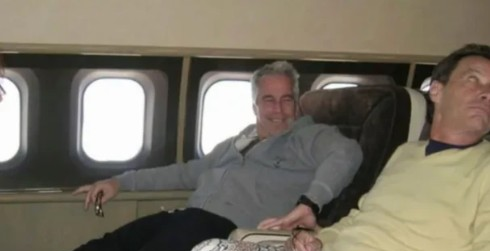 ‘Foi um livramento’, diz modelo brasileira ao relatar aliciamento por ‘recrutador’ de Epstein no RS, em 2004