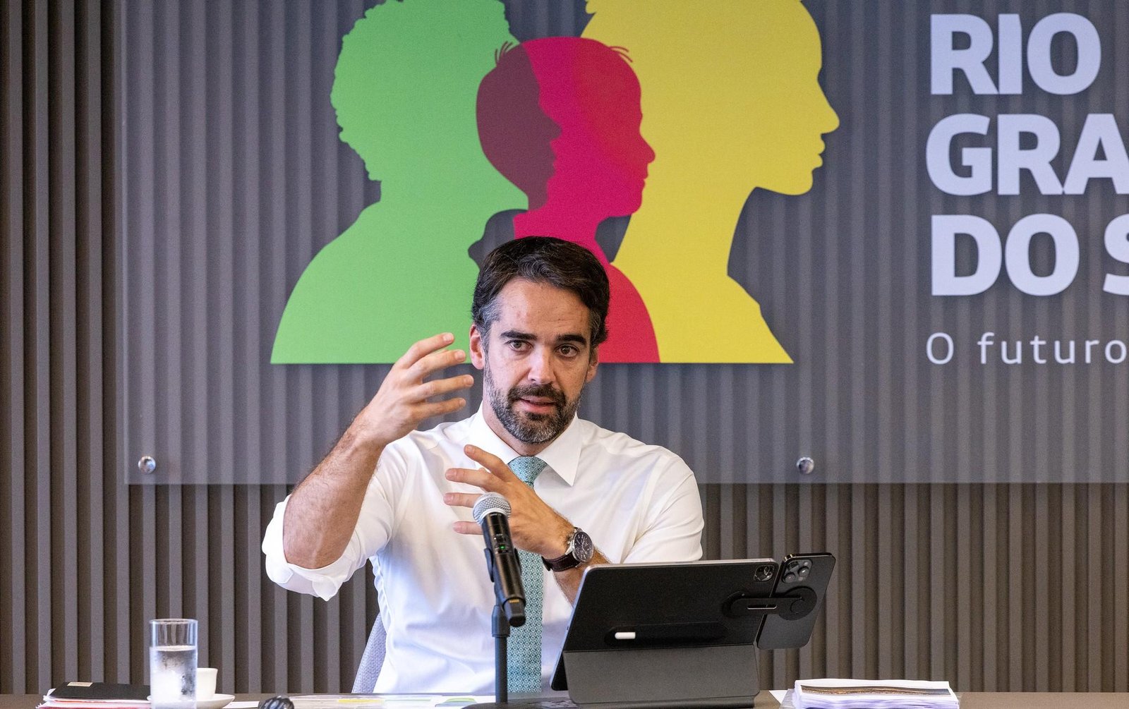 'Pronto para liderar projeto de despolarização', afirma Eduardo Leite | G1