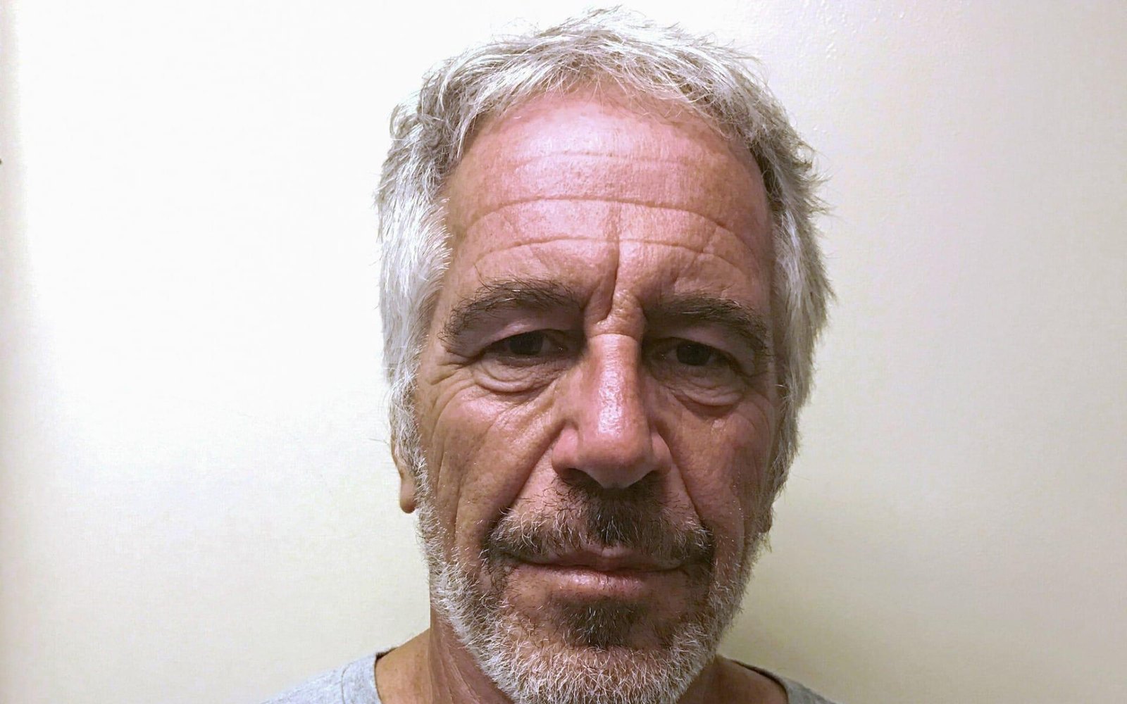 Sobreviventes de Jeffrey Epstein pressionam EUA por avanço em investigações