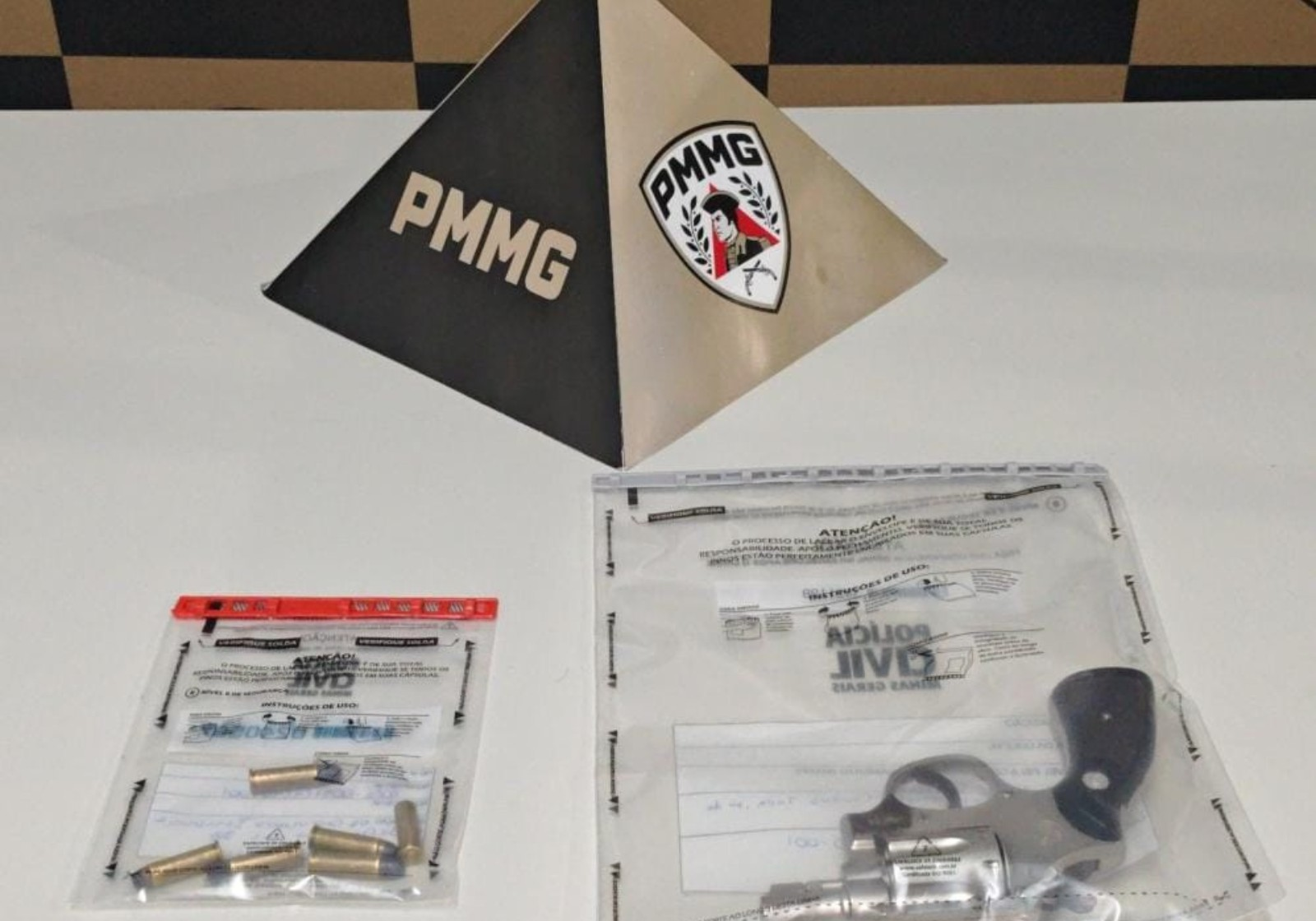 Homem tenta fugir pela cozinha após atirar em lanchonete e é preso | G1