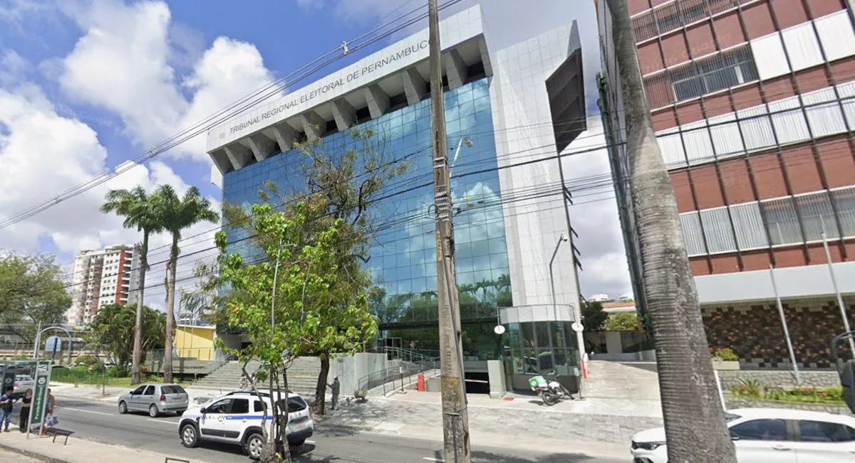 Liminar suspende perfil de jornalista após post sobre parentesco entre coordenador da campanha de João Campos e desembargador do TRE