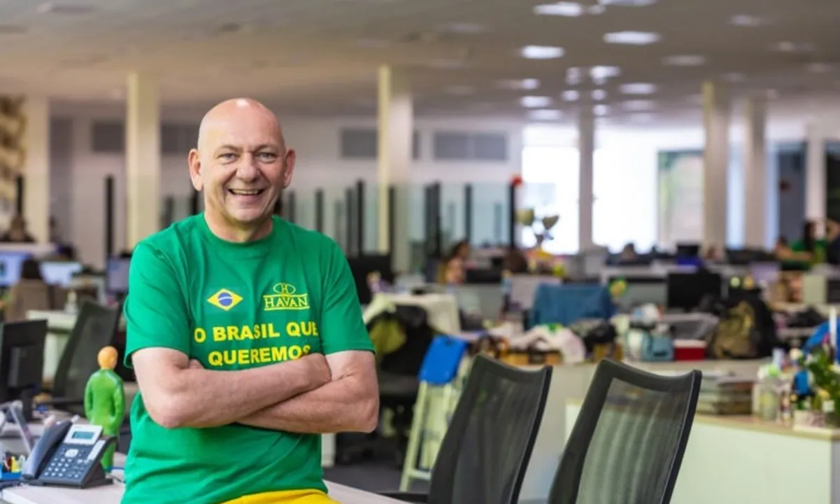 R$ 30 milhões por dano moral: o que fez Luciano Hang, dono da Havan, ser processado por assédio eleitoral?