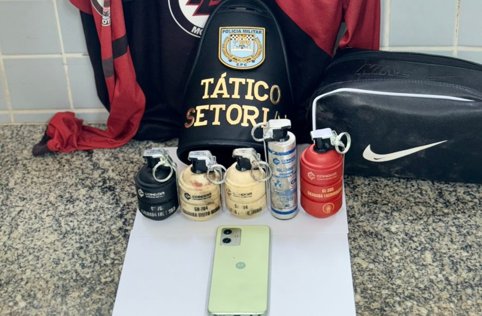 Homem é preso com cinco granadas após tentar fugir da PM no Cauamé | G1