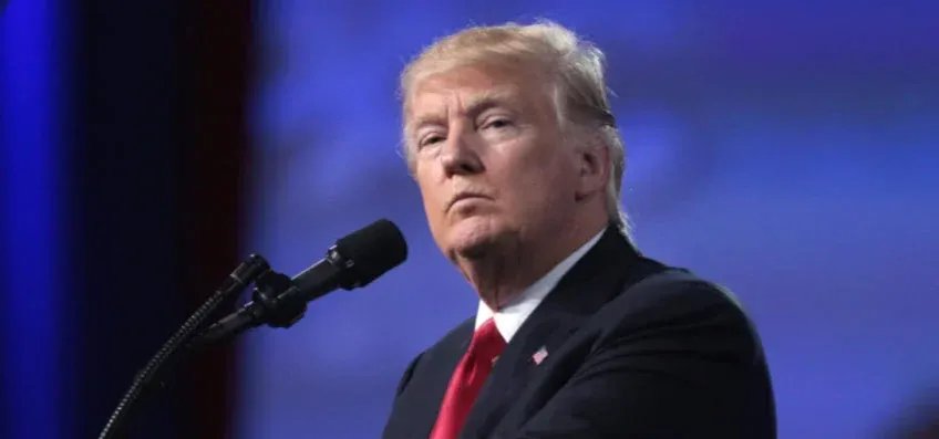 Trump culpa Canadá por fumaça de incêndios e ameaça ampliar tarifas