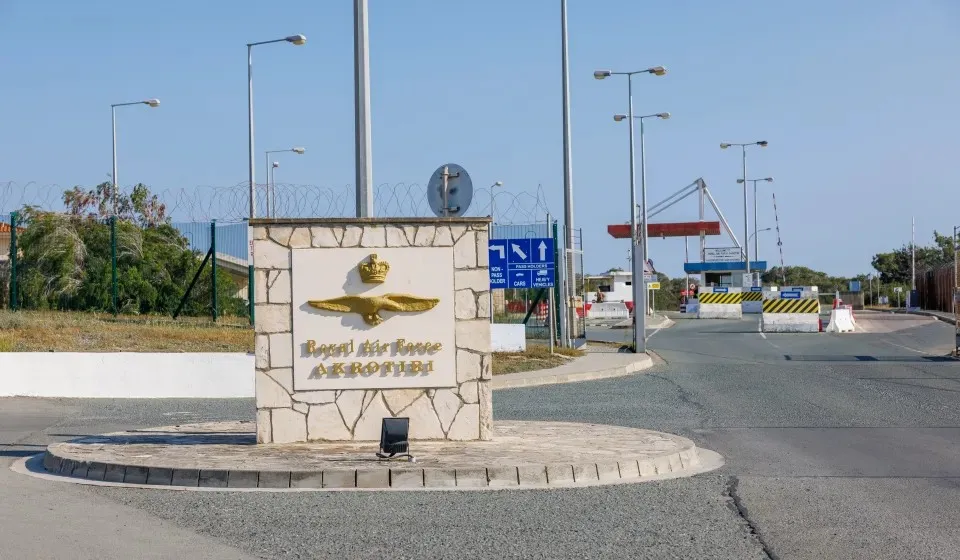 Reino Unido prepara megaoperação para retirar 300 mil cidadãos do Oriente Médio