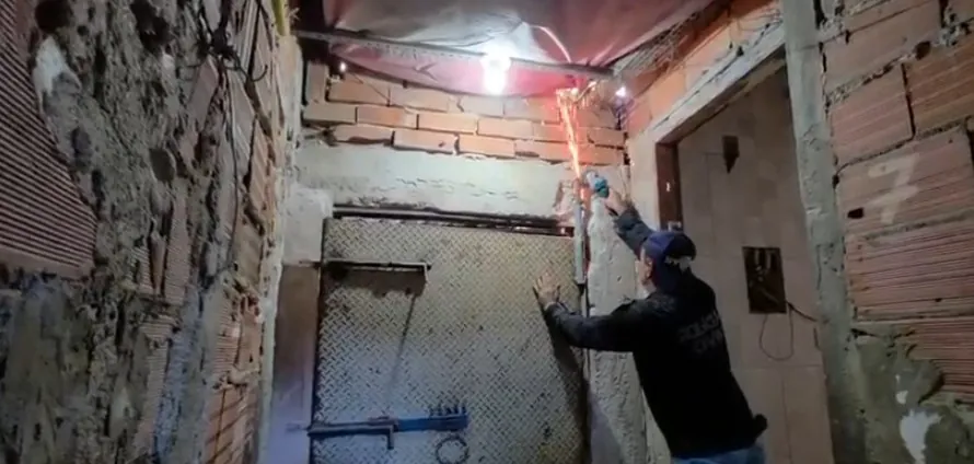 Polícia descobre 'bunker' do CV em casarão abandonado no Centro do Rio; três foram presos