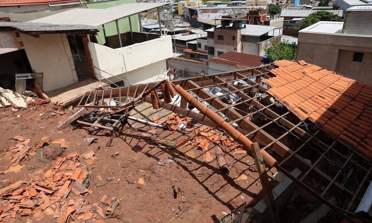 Minas tem sexta-feira (27) de mais chuva; mortos em tragédia já são 68