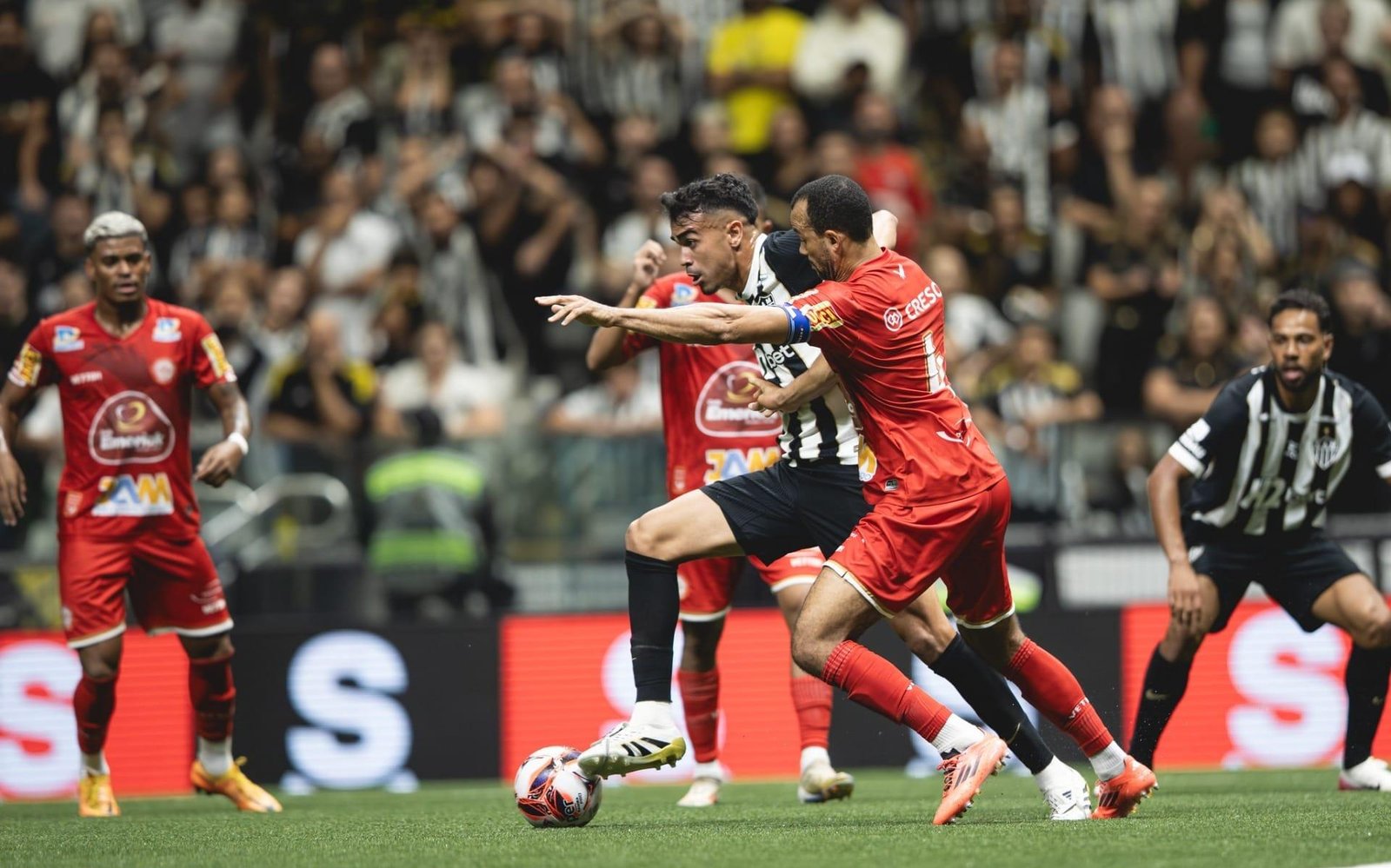 Com titulares, Atlético-MG fica com um a mais, mas empata com Tombense