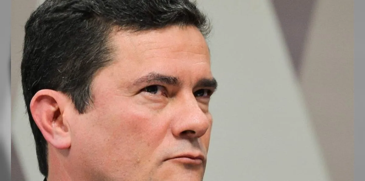Moro critica Moraes por proibir visitas de Flávio a Bolsonaro na prisão