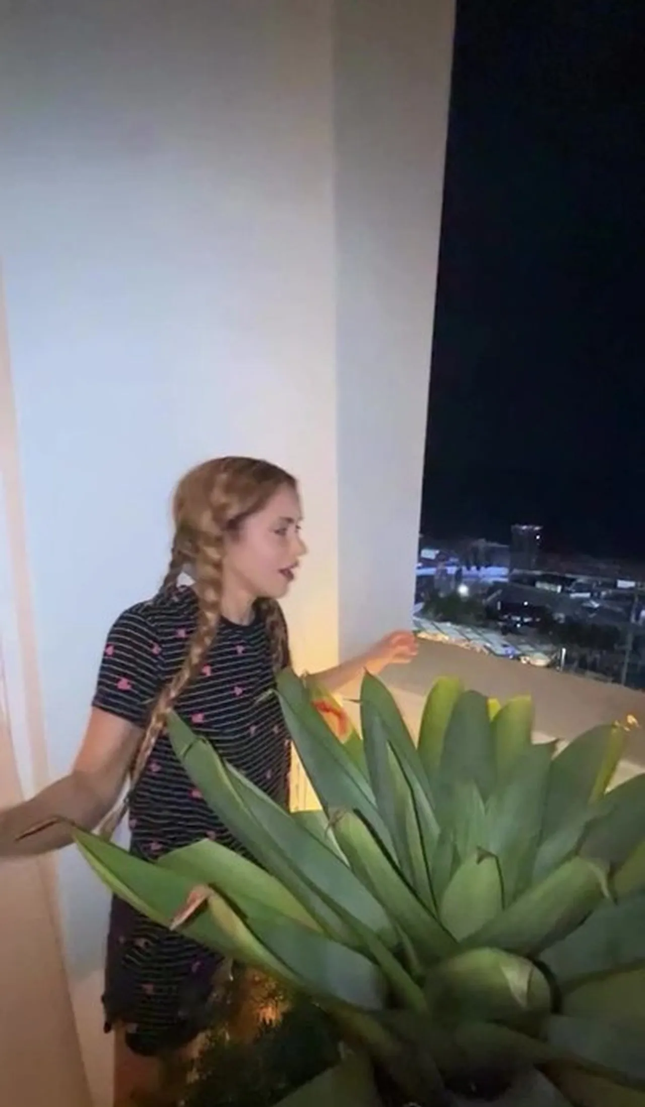 VÍDEO: Shakira se surpreende com multidão à espera de sua passagem de som em Copacabana: 'eles estão aqui por mim?'