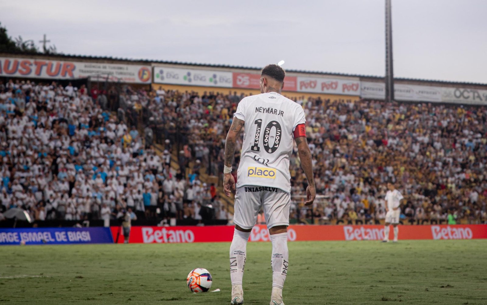 Santos sai da lista de transfer ban e clube pode inscrever jogadores