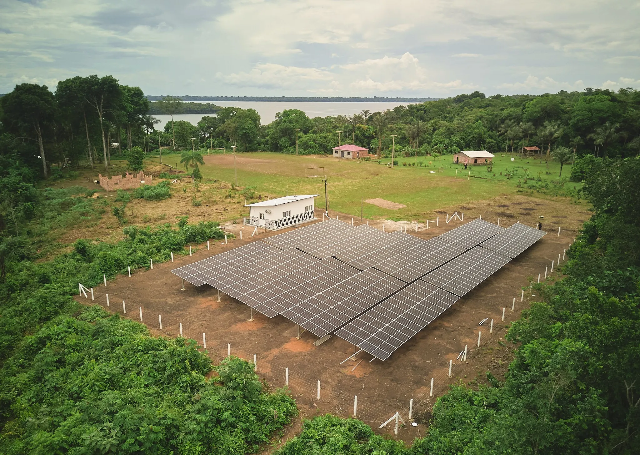 Comunidade indígena no Amazonas recebe energia solar mais de 30 anos após chegada de primeiros moradores