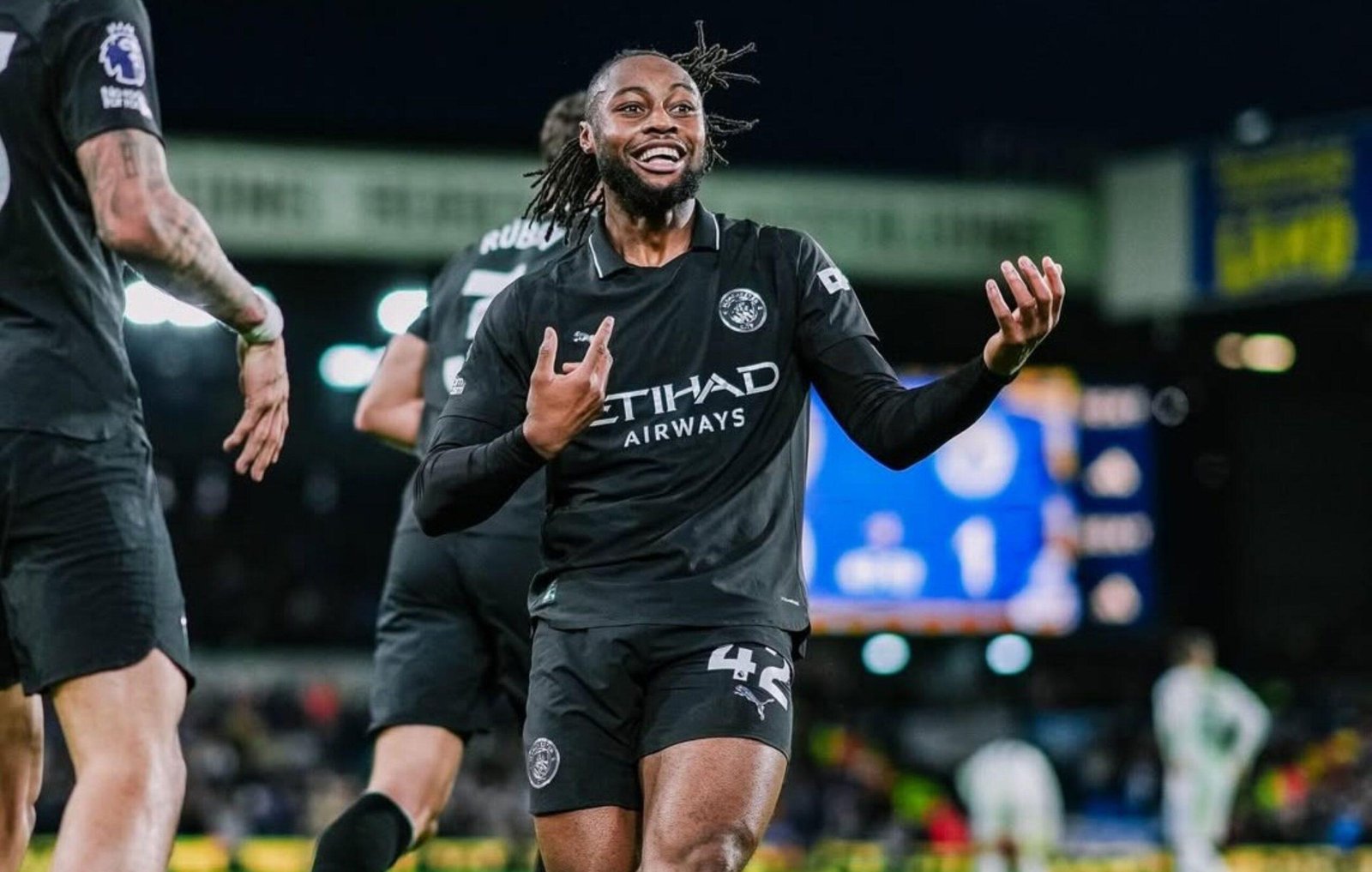 Premier League: City vence Leeds e diminui distância da liderança