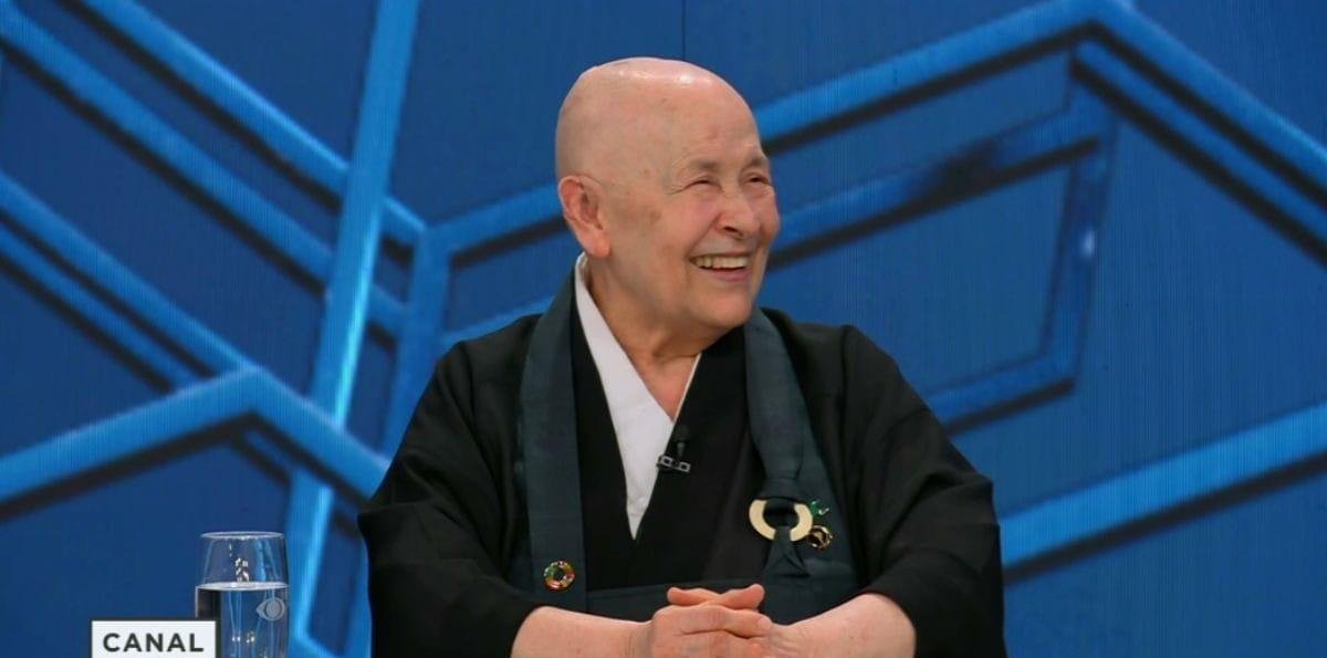 Desapego não é ausência de afeto, diz Monja Coen sobre princípio budista