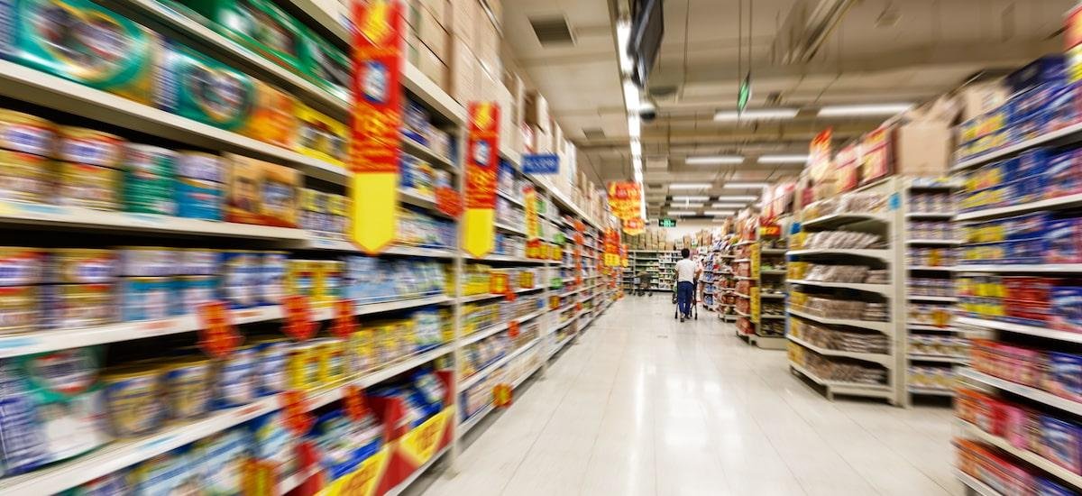 Supermercados tendem a repassar custos aos consumidores com fim da escala 6x1, diz entidade