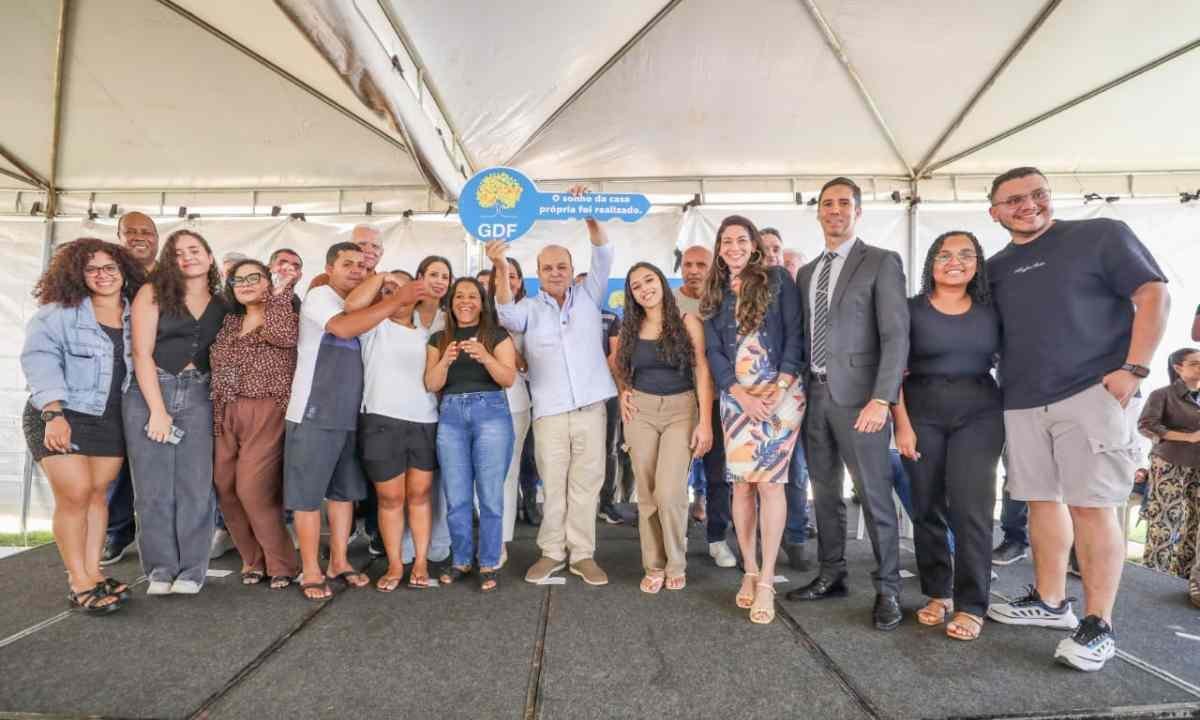 Ibaneis entrega 480 novos apartamentos no Itapoã Parque