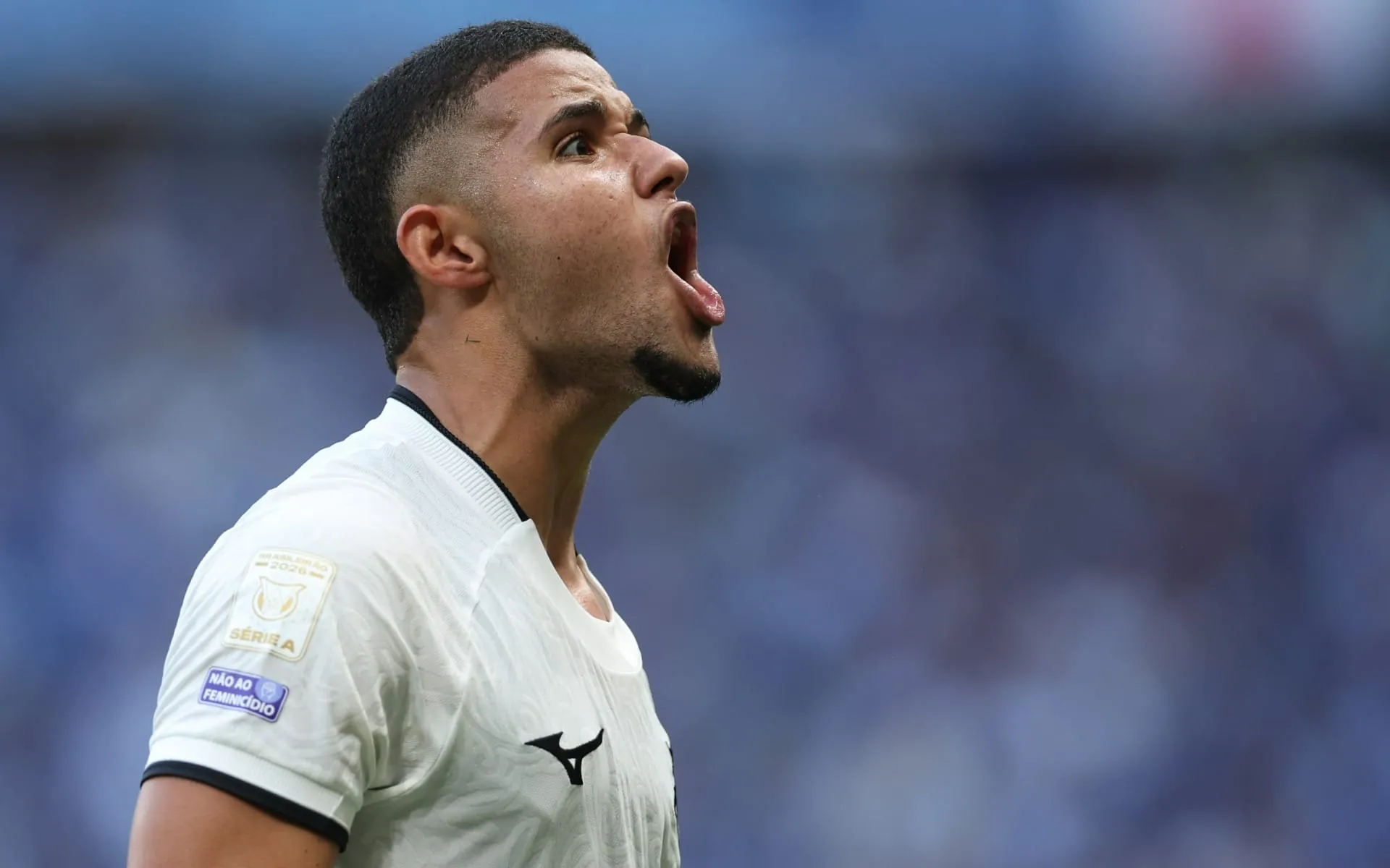 Botafogo vence Cruzeiro no Mineirão e se aproxima do G-5 do Brasileirão