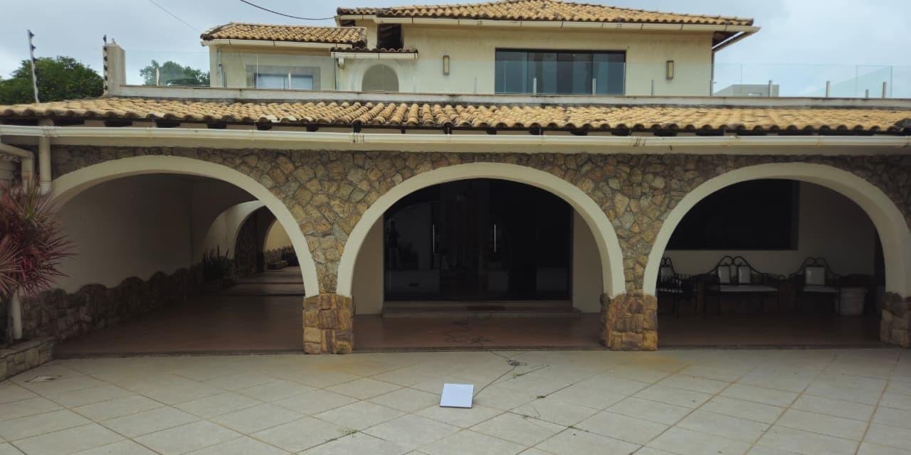 Rendido à beira da piscina, Adilsinho é preso em casa de luxo em bairro nobre de Cabo Frio