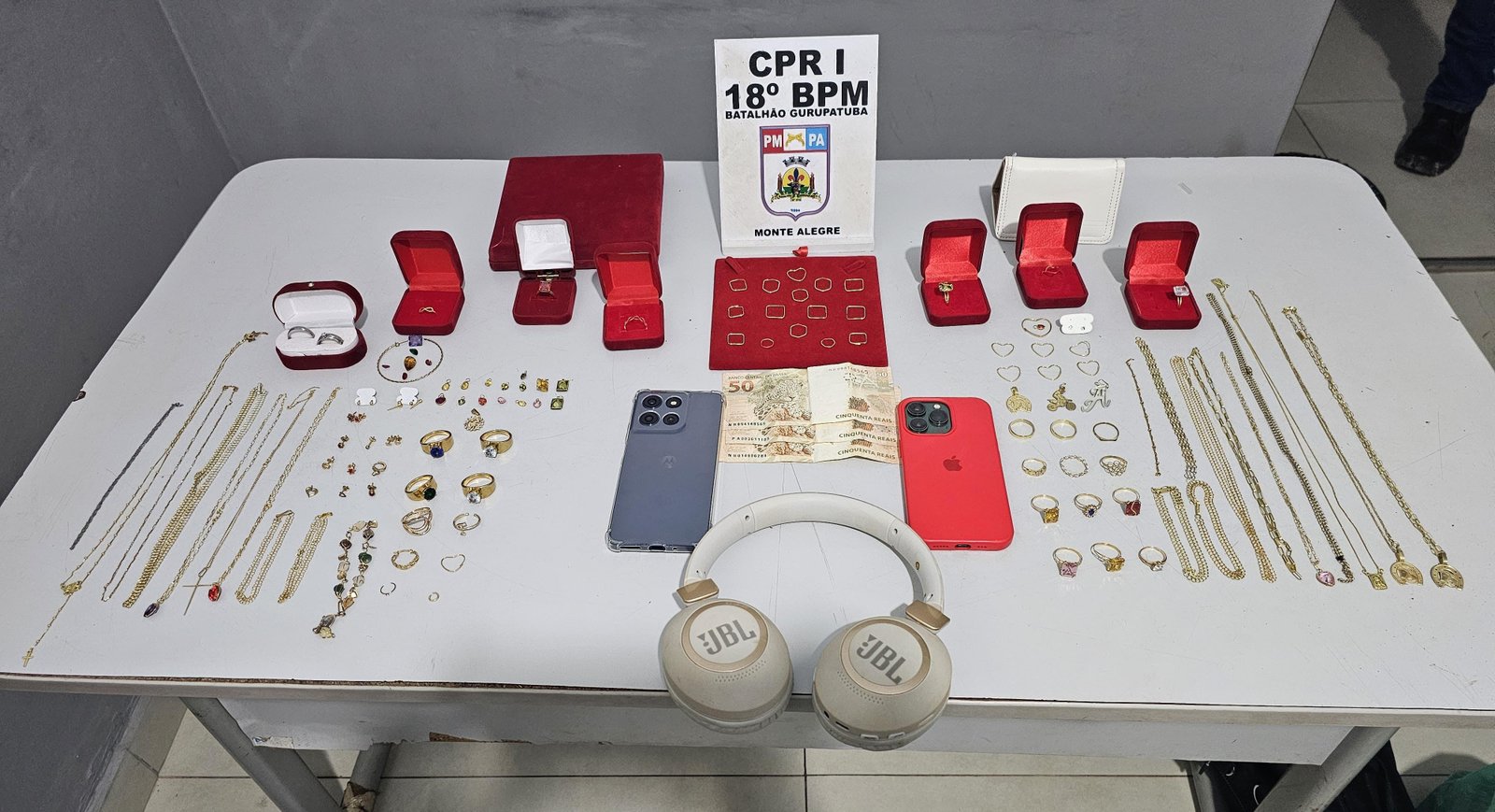 Assalto em Monte Alegre: PM prende dupla e recupera 100 joias | G1