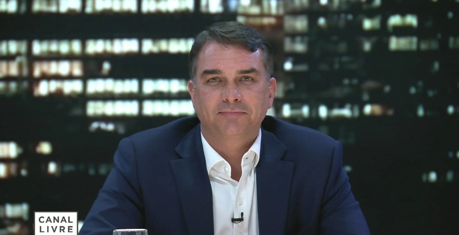 'O que o presidente Trump faz é da cabeça dele', diz Flávio sobre tarifaço