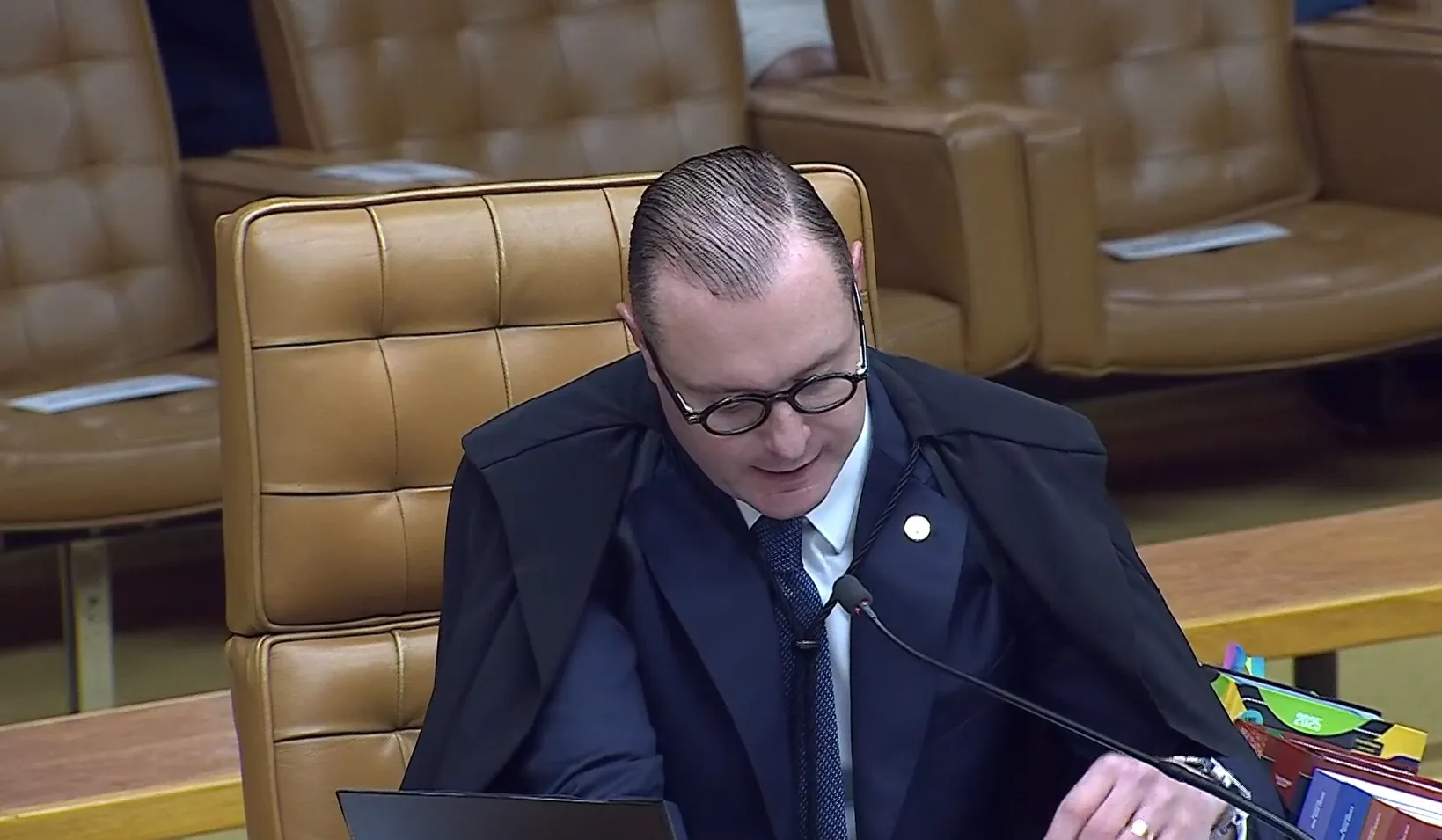 STF debate manter governador interino até eleições de outubro