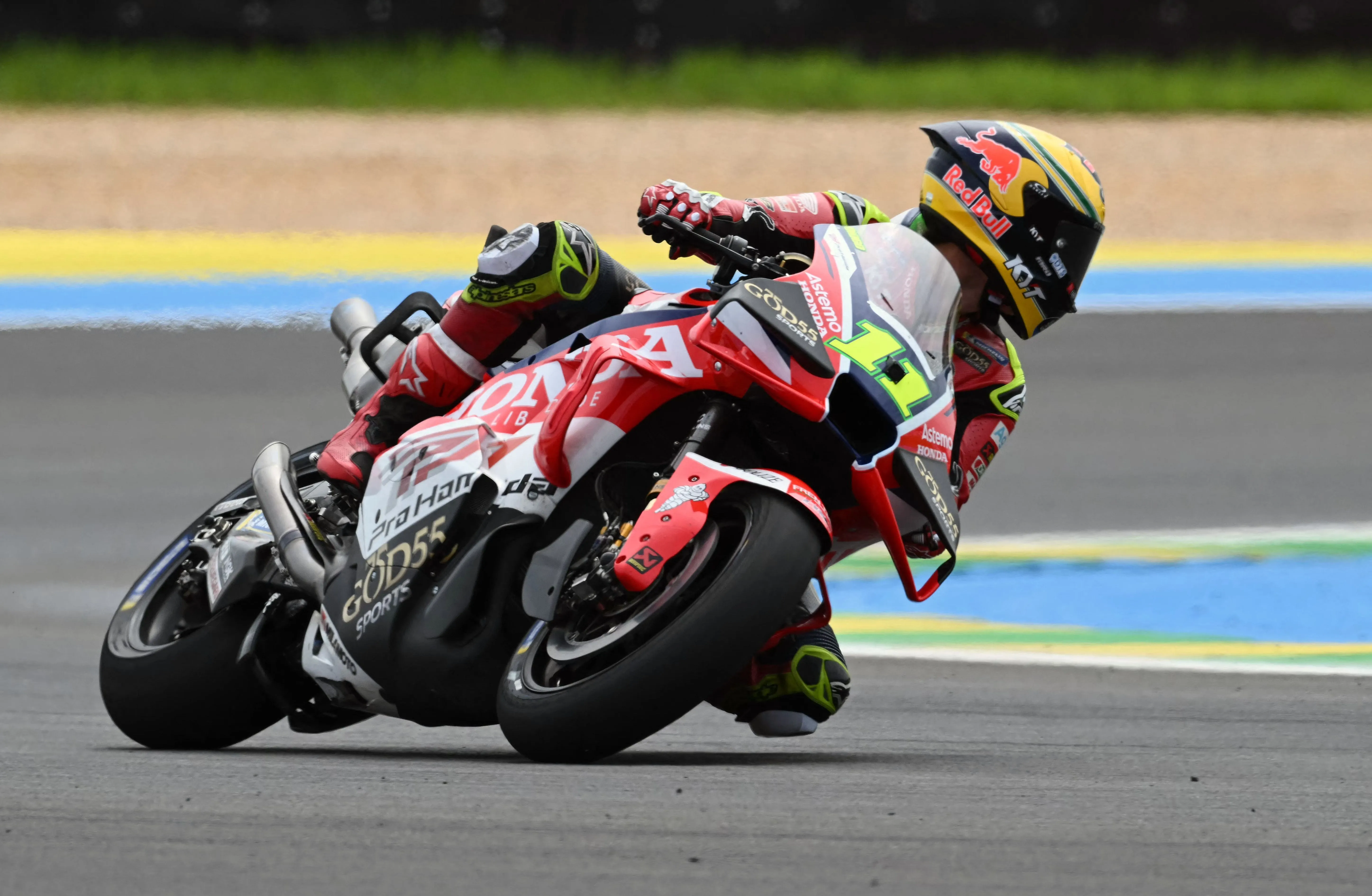MotoGP: Após chuvas da semana, buraco se abre na pista do autódromo de Goiás e atrasa início da corrida sprint