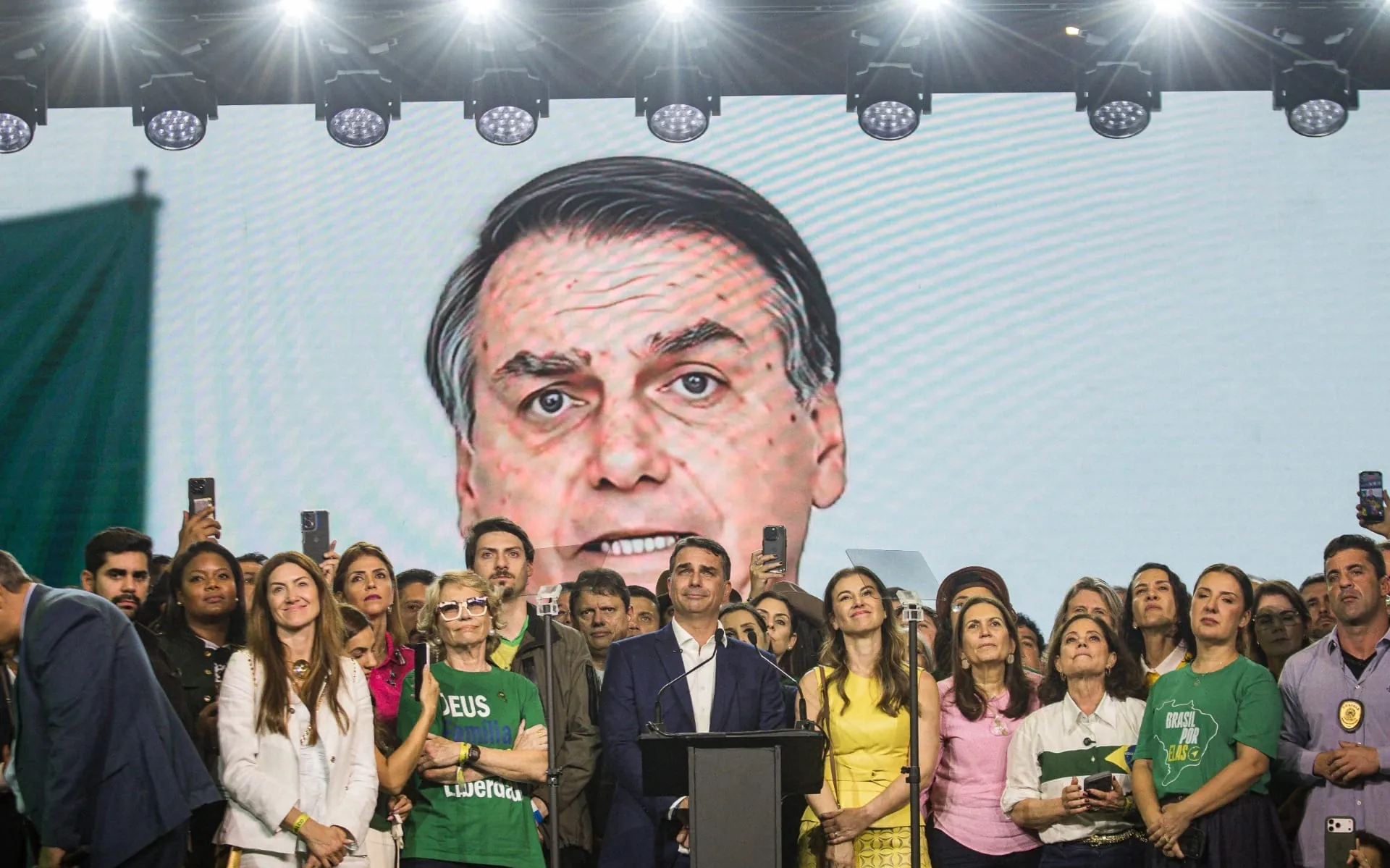 Lindbergh aciona PGR contra Flávio por ato com Milei e IA com Bolsonaro