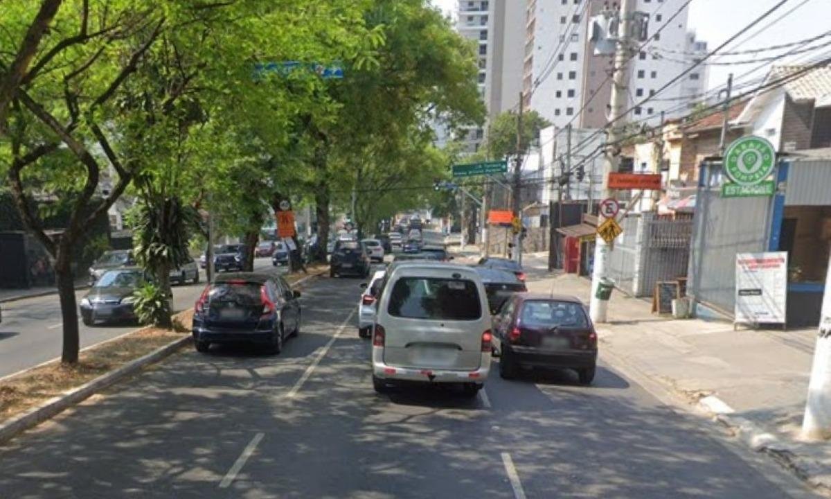 PMs da Casa Militar atiram contra suspeito com moto em assalto