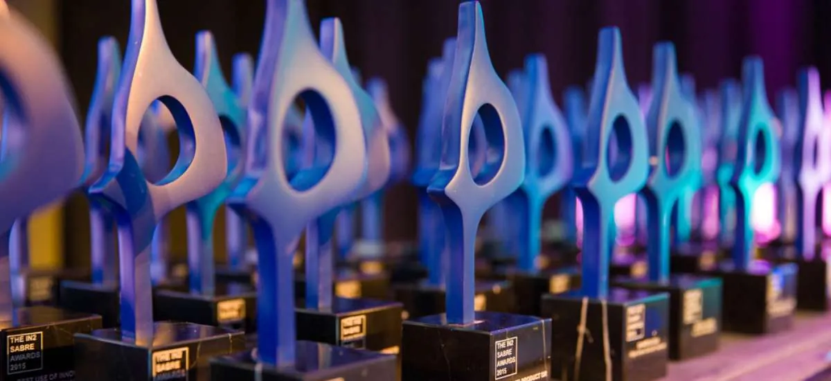 LLYC Brasil e clientes vencem SABRE e Stevie Awards 2026
