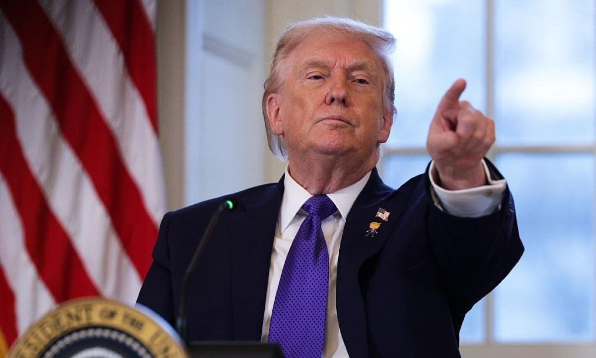 Trump diz que tem armamento para travar guerra "para sempre"