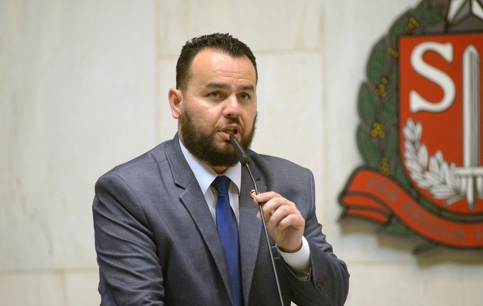 Braço direito de Eduardo adota sobrenome político Bolsonaro e sugere candidatura do PL contra Tarcísio em SP