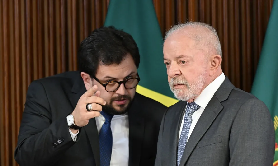 Planalto e campanha de Lula silenciam sobre contrato enviado por amiga de Lulinha à ex-chefe de gabinete de presidente