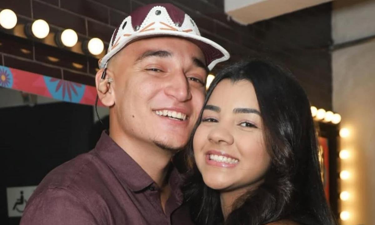 Esposa de João Gomes tatua nome do cantor e se declara; veja foto