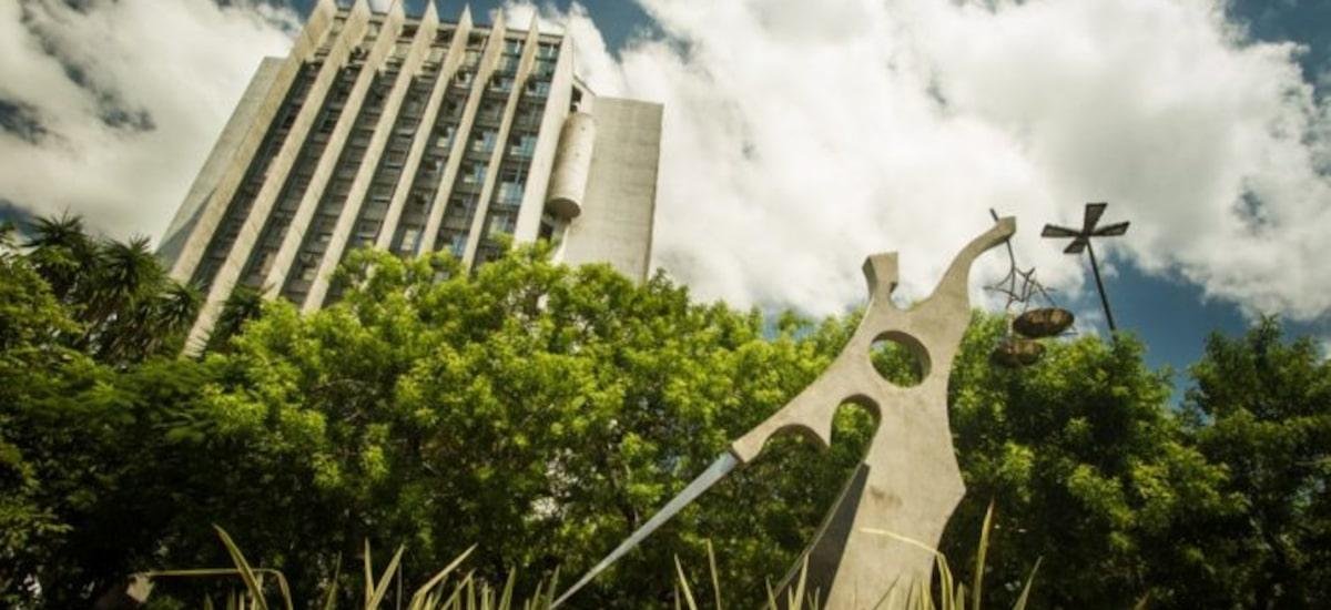 Tribunal nega a psiquiatra condenado por agredir a mulher autorização para jogar futebol à noite