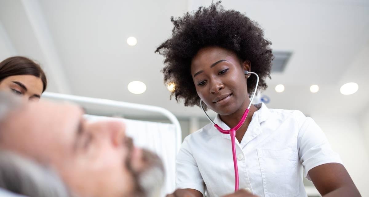 Instituição tem bolsas para curso de técnico de enfermagem em Salvador | G1