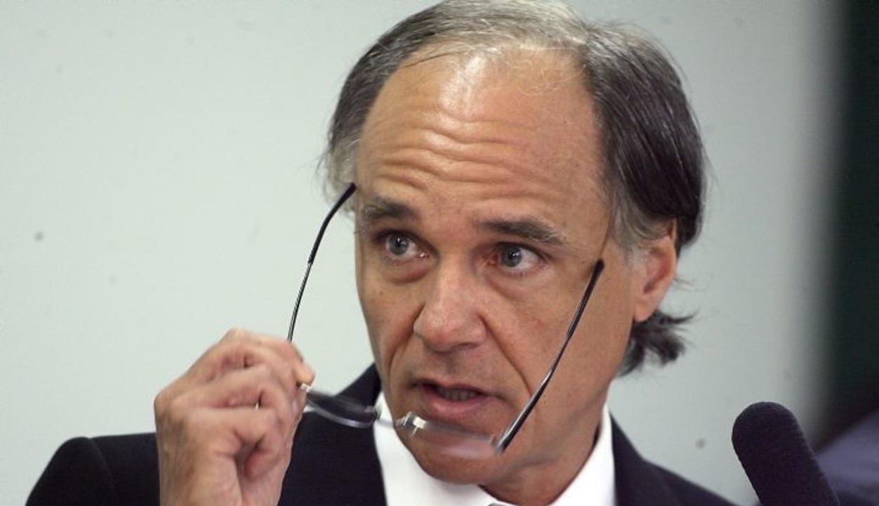 Banqueiro alvo de operação da PF pede indenização por prisões