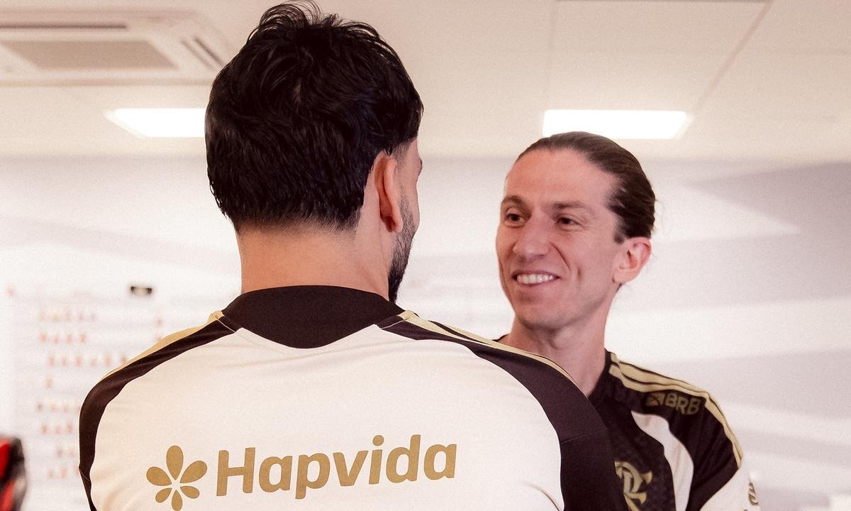 Anunciado oficialmente, Paquetá refaz vídeo de infância no Flamengo