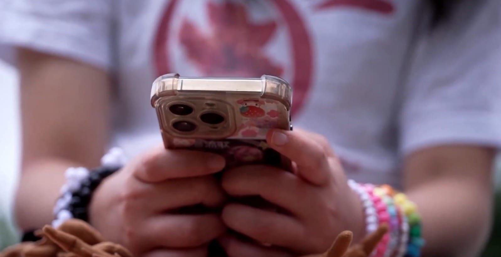 Austrália começa a aplicar proibição inédita de redes para adolescentes