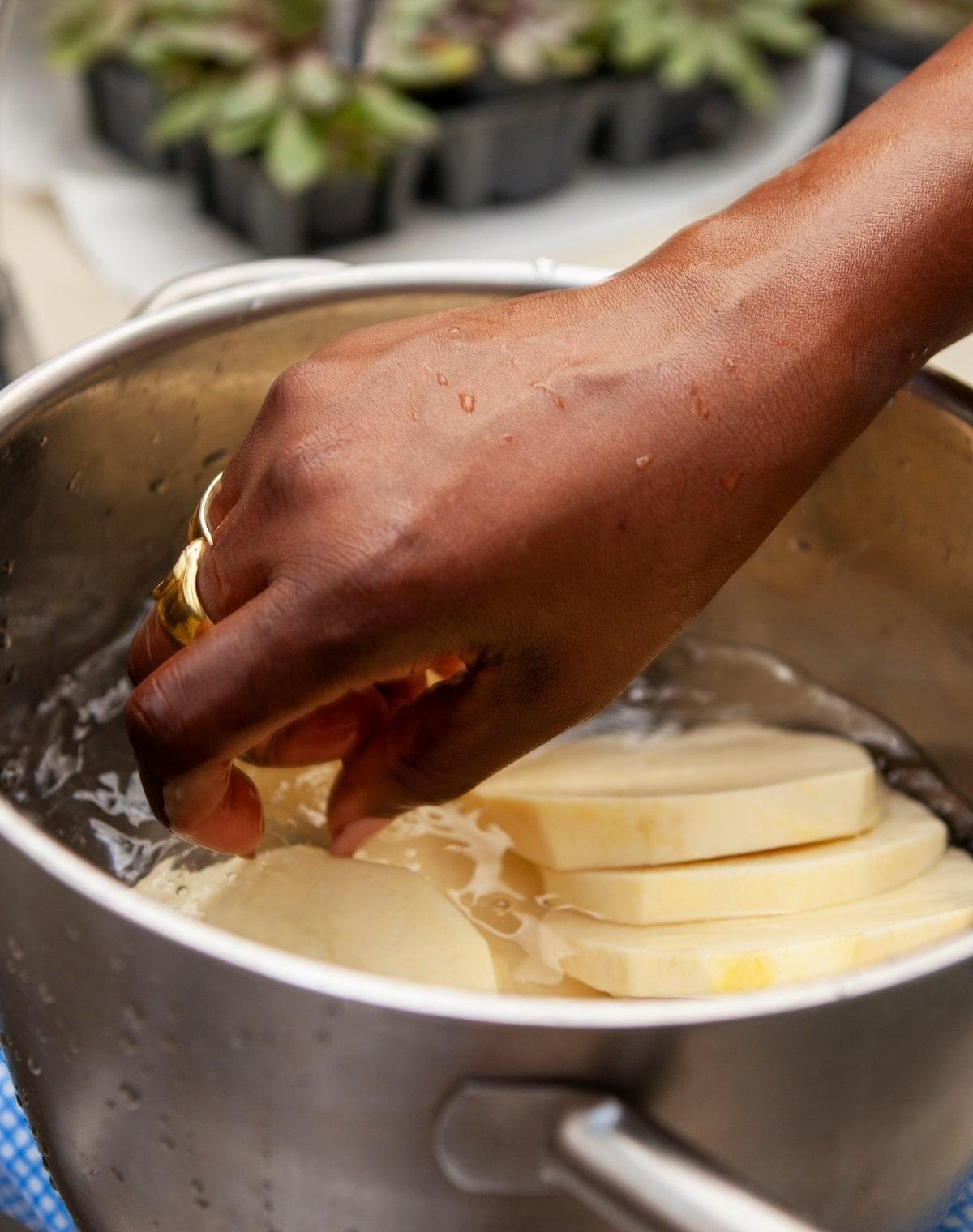 4 passos para cozinhar o inhame perfeito e aproveitar benefícios