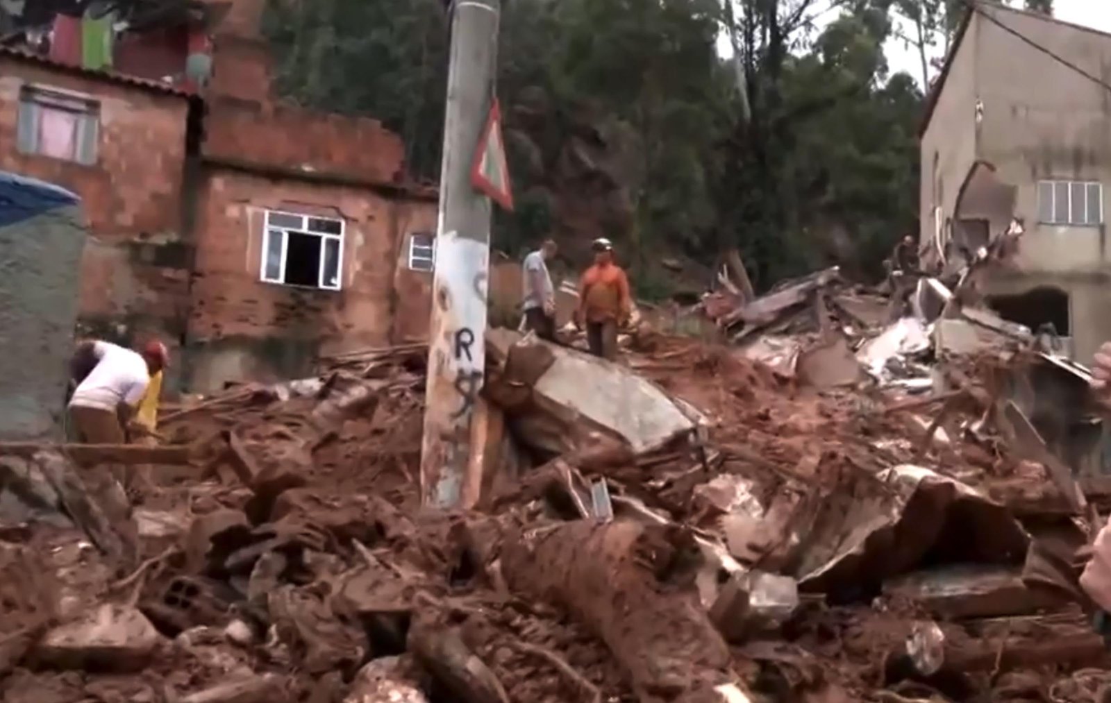 Tragédia das chuvas em Minas Gerais já contabiliza 62 mortos