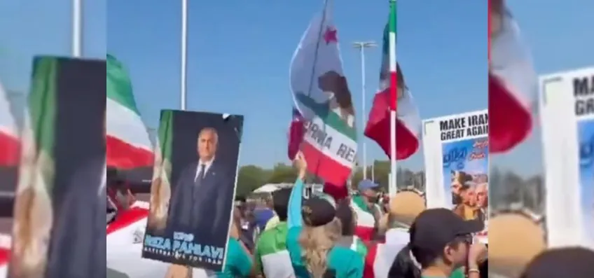 Iranianos nos EUA protestam contra o regime do Irã em estreia na Copa