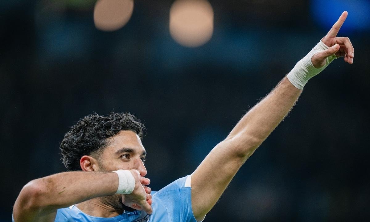 Manchester City atropela Newcastle e avança para final na Copa da Liga