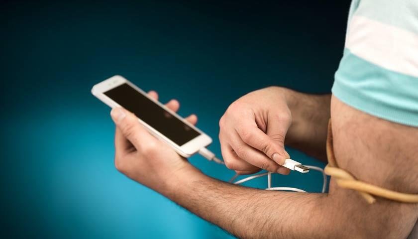 Proibir produtos viciantes para menores (por Editorial El País)